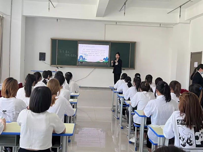 蘭州中專學(xué)校來談?wù)勛x技校有哪些優(yōu)缺點(diǎn)？